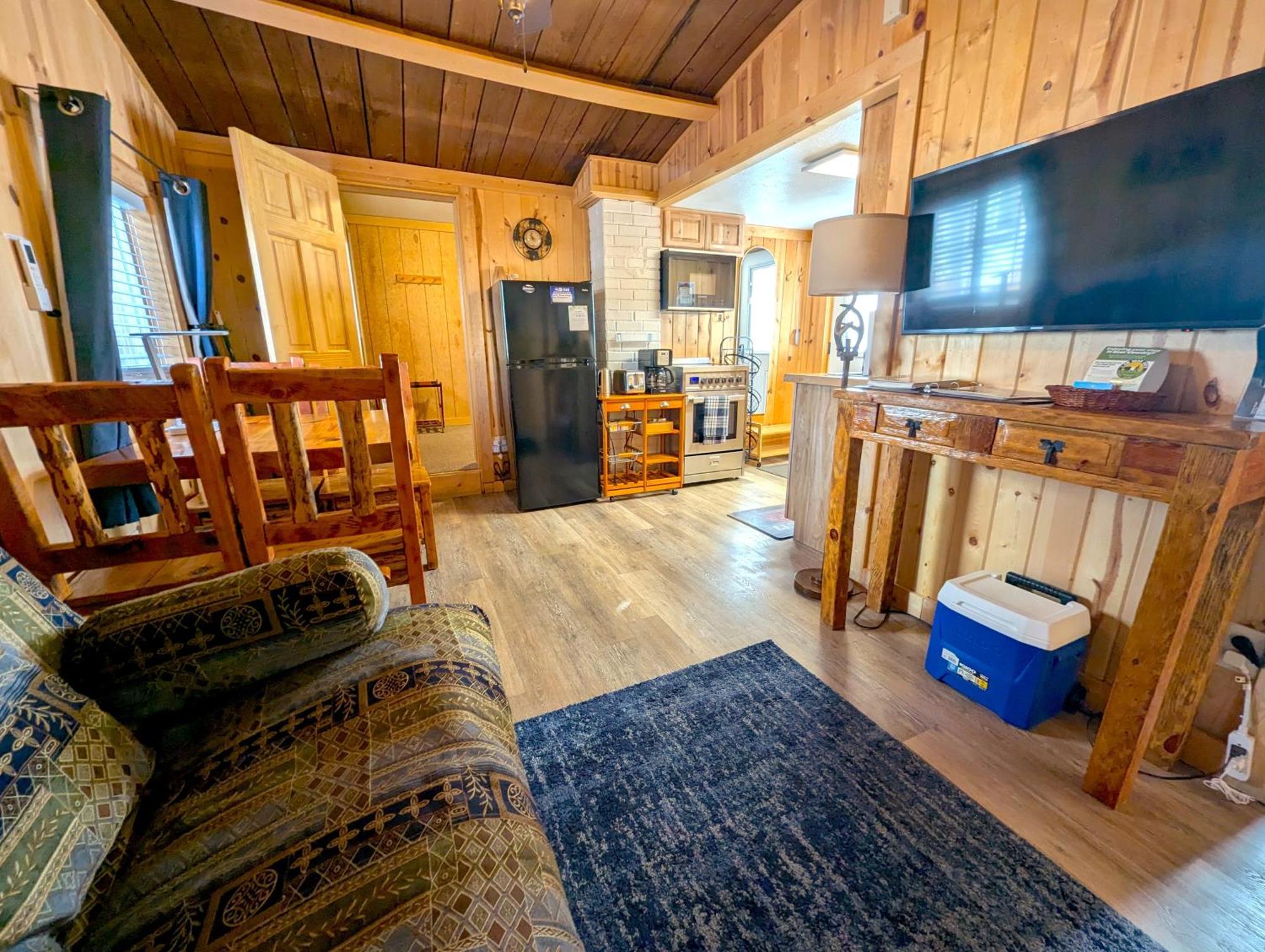 Yellowstone'S Treasure Cabins Gardiner Luaran gambar