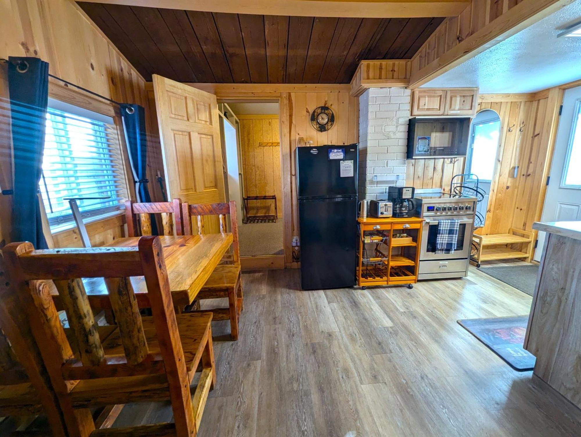 Yellowstone'S Treasure Cabins Gardiner Luaran gambar